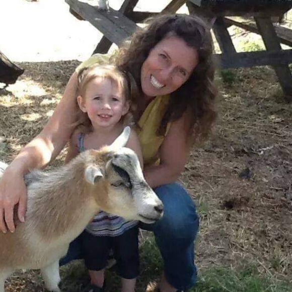 Meet your Posher, April - Picture 1 of 1